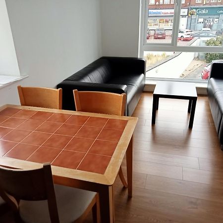 2 Bedroom, 2 Bathroom Apartment Dublin Bagian luar foto